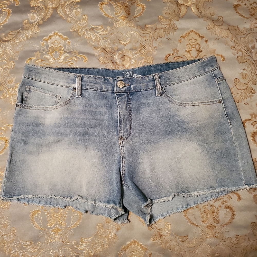 Time and Tru Mid Rise Raw Hem Denim Shorts, 20, Light Blue